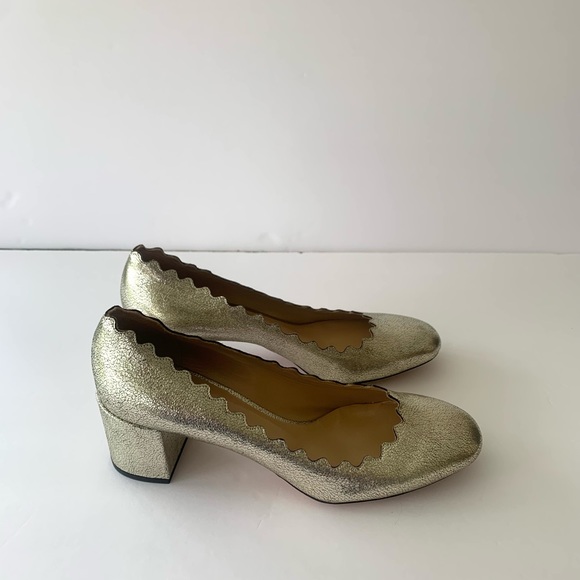 Chloe Gold leather Lauren scallop trim leather pump. Block heel. Slip on shoe. - Picture 5 of 9